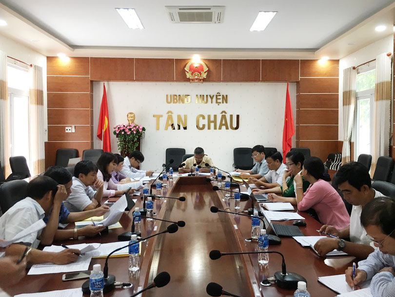 Ủy ban nhân dân huyện Tân Châu họp phiên thường kỳ tháng 4 năm 2018