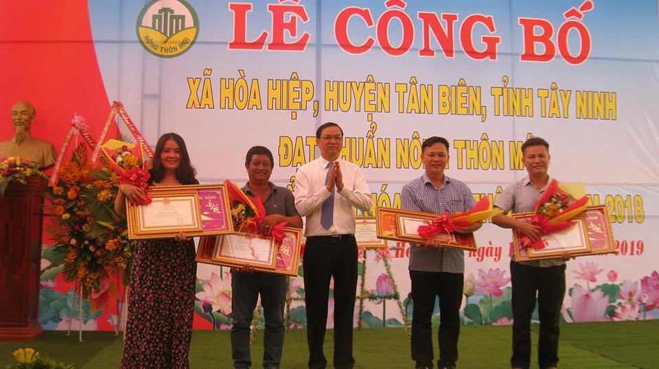 Xã Hòa Hiệp, huyện Tân Biên đón bằng công nhận  đạt chuẩn nông thôn mới