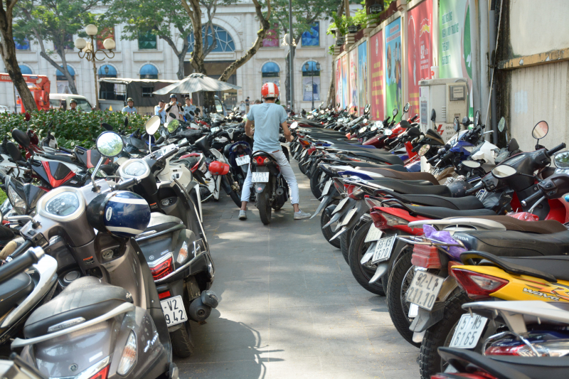 Tình hình kiểm tra thu phí dịch vụ trông giữ xe, mũ bảo hiểm tại chợ hoa xuân Thành phố Tây Ninh