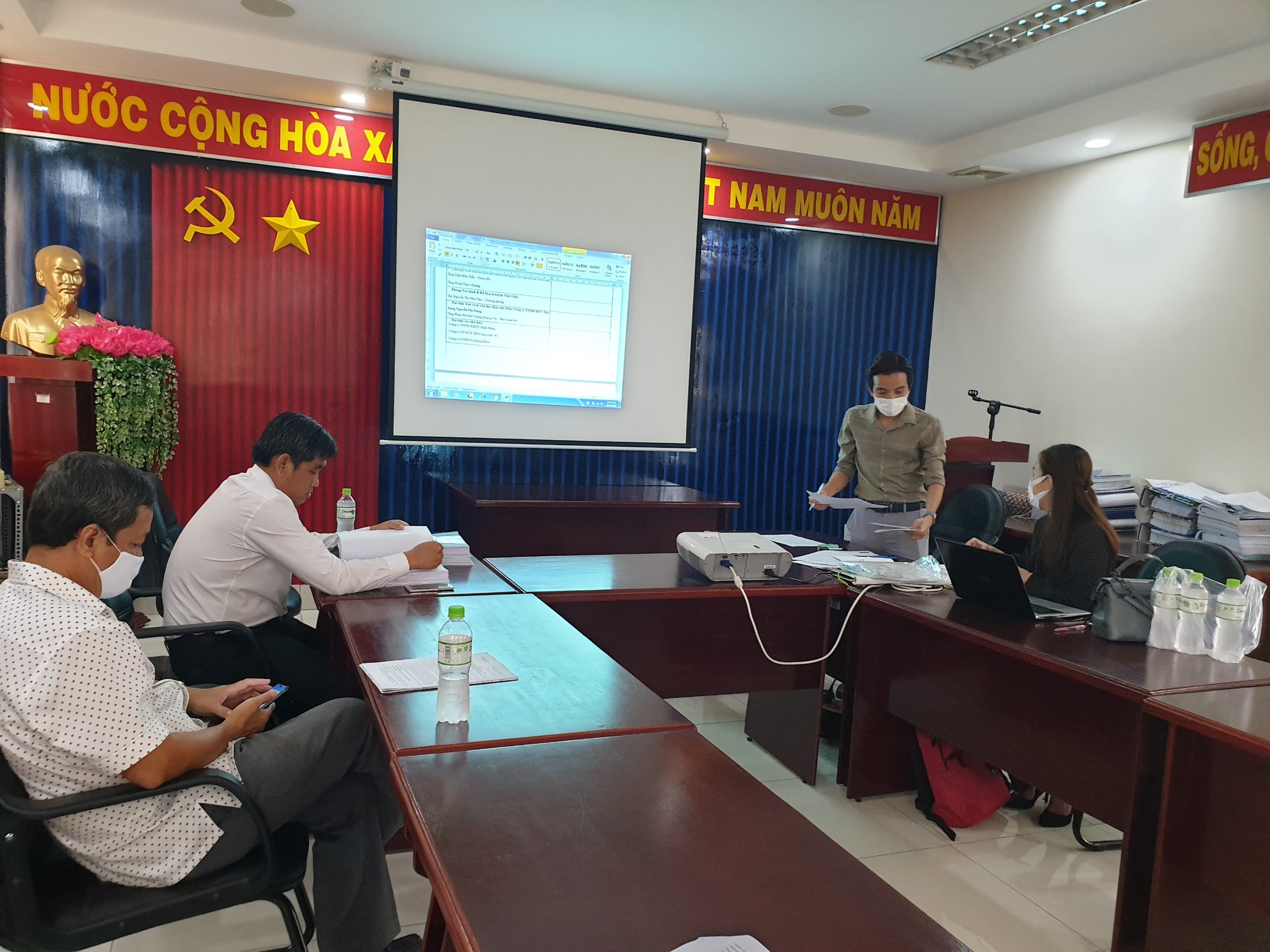 Phòng Tài chính – Kế hoạch huyện Tân Châu tham gia giám sát mở thầu