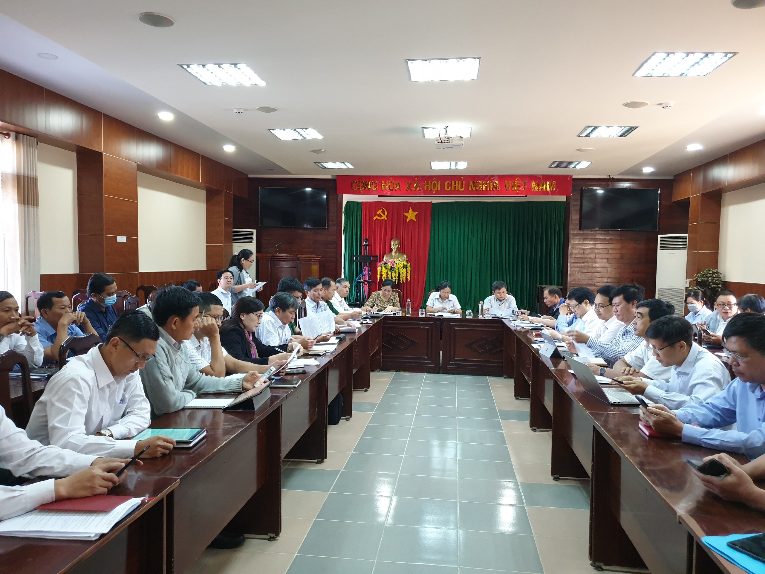 UBND huyện Tân Châu họp thường kỳ tháng 01/2021