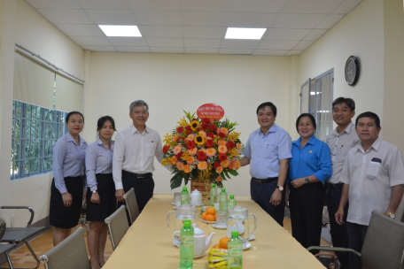 UBND huyện Tân Châu tổ chức đi thăm các công ty, doanh nghiệp kỷ niệm Ngày “Doanh nhân Việt Nam 13/10”