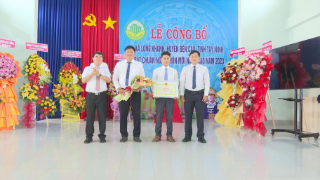 Bến Cầu: Xã Long Khánh đón nhận danh hiệu “Xã đạt chuẩn nông thôn mới nâng cao”